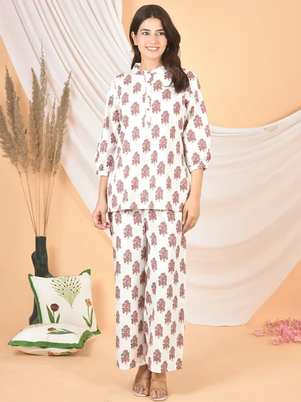 White_&_Pink_Printed_Solid_Regular_Fit_Co-Ords_Set_For_Women