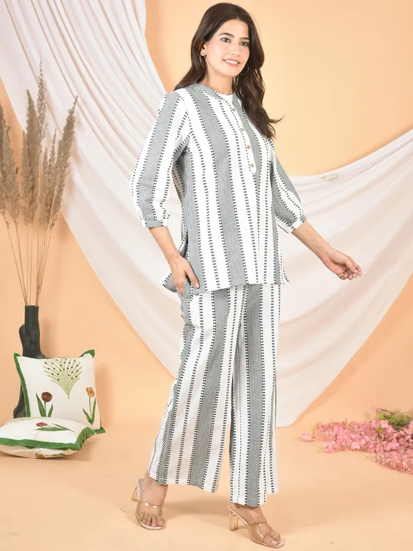 White_&_Grey_Printed_Solid_Regular_Fit_Co-Ords_Set_For_Women