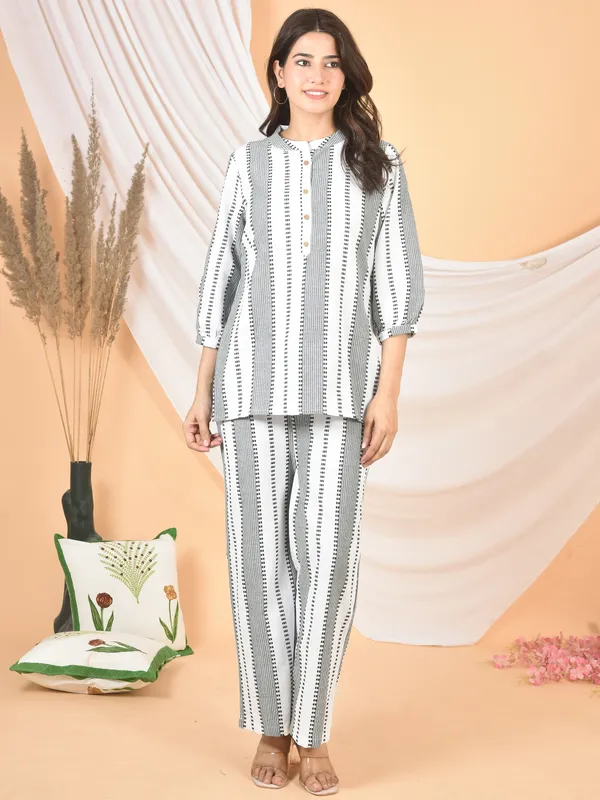 White_&_Grey_Printed_Solid_Regular_Fit_Co-Ords_Set_For_Women