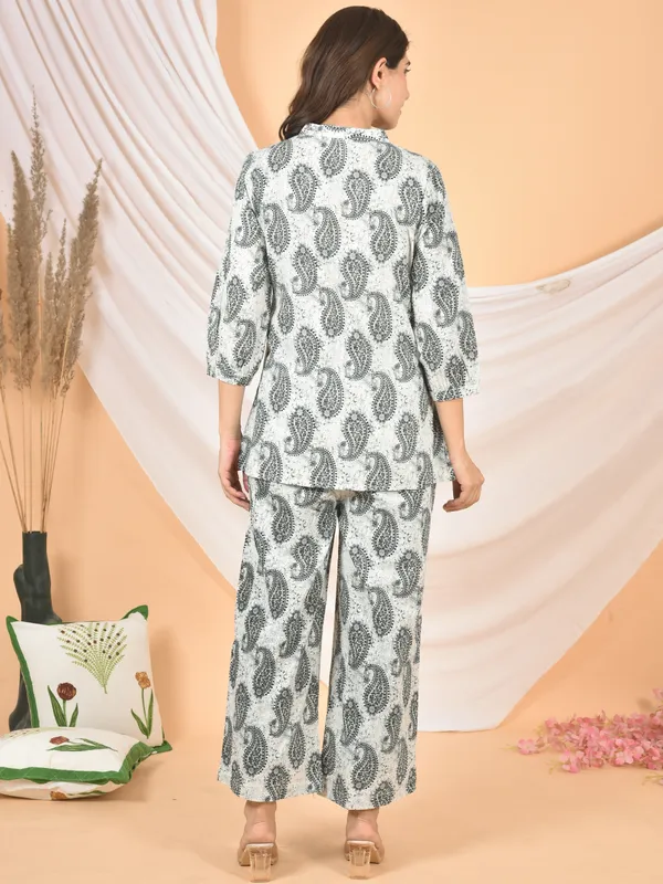 White_&_Grey_Printed_Solid_Regular_Fit_Co-Ords_Set_For_Women