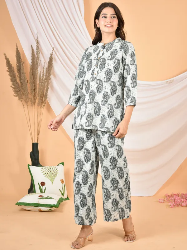 White_&_Grey_Printed_Solid_Regular_Fit_Co-Ords_Set_For_Women