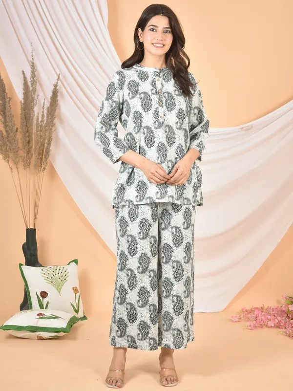 White_&_Grey_Printed_Solid_Regular_Fit_Co-Ords_Set_For_Women