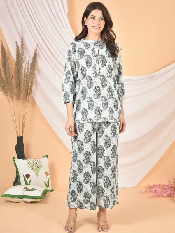 White_&_Grey_Printed_Solid_Regular_Fit_Co-Ords_Set_For_Women