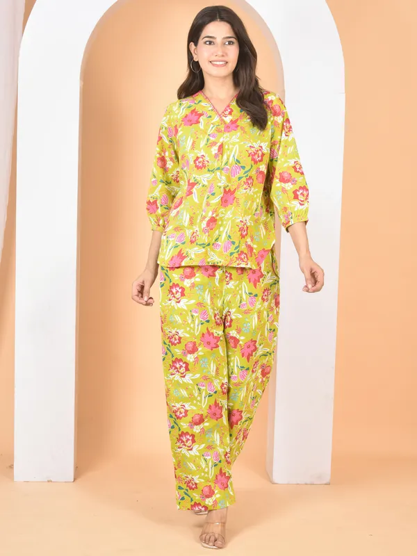 Olive_Green_Printed_Solid_Regular_Fit_Co-Ords_Set_For_Women
