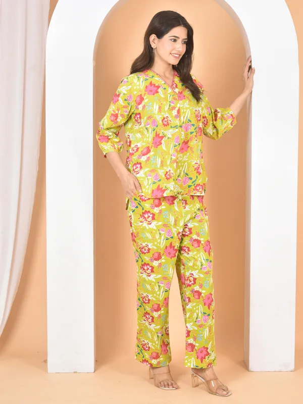 Olive_Green_Printed_Solid_Regular_Fit_Co-Ords_Set_For_Women