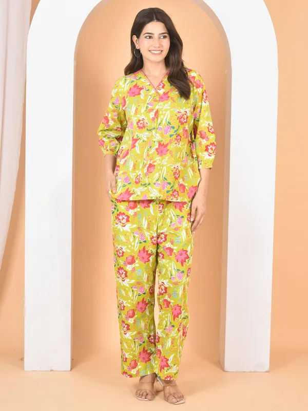 Olive_Green_Printed_Solid_Regular_Fit_Co-Ords_Set_For_Women