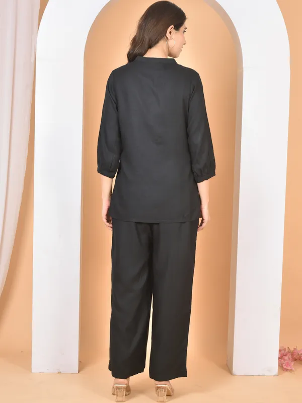 Black_Plain_Solid_Regular_Fit_Co-Ords_Set_For_Women