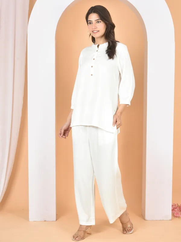 White_Plain_Solid_Regular_Fit_Co-Ords_Set_For_Women