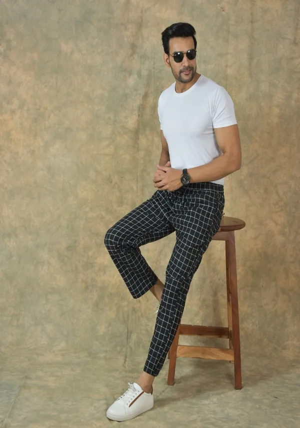 White_&_Black_Cotton_Checks_Premium_&_Elegant_Handloom_Pant_For_Men