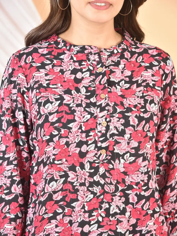 Red_Black_Printed_Solid_Regular_Fit_Top_For_Women