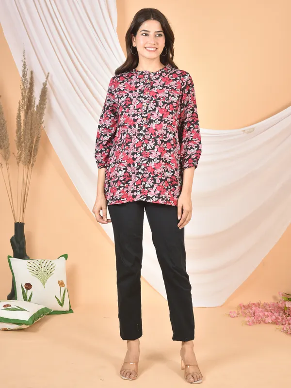 Red_Black_Printed_Solid_Regular_Fit_Top_For_Women