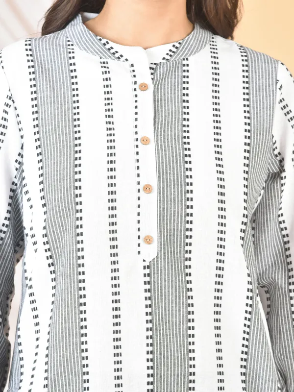 White_&_Grey_Printed_Solid_Regular_Fit_Top_For_Women