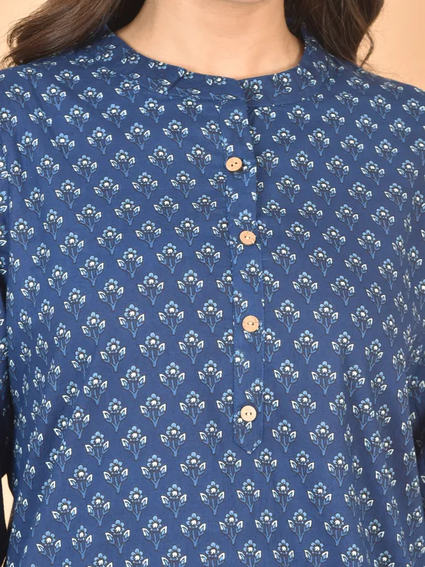 Blue_Printed_Solid_Regular_Fit_Top_For_Women