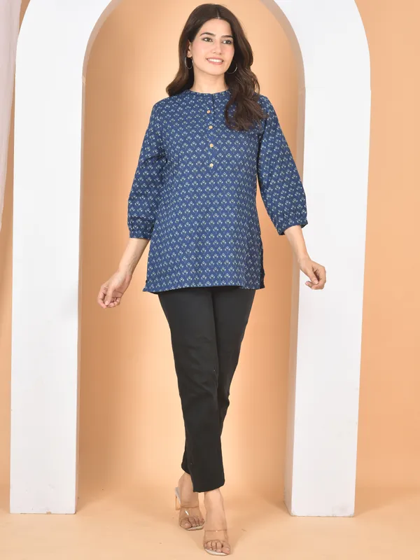 Blue_Printed_Solid_Regular_Fit_Top_For_Women