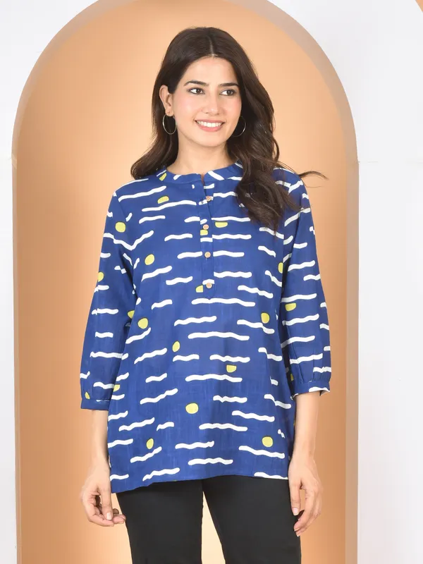 Blue_Printed_Solid_Regular_Fit_Top_For_Women