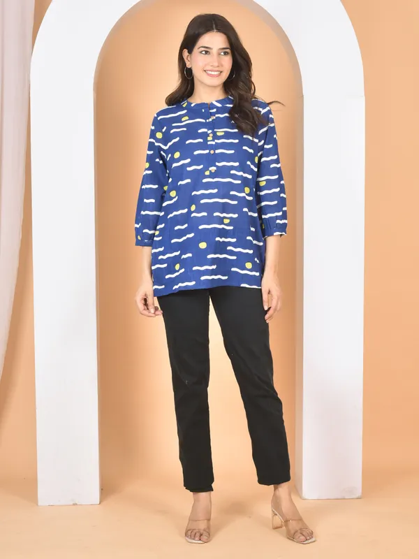 Blue_Printed_Solid_Regular_Fit_Top_For_Women