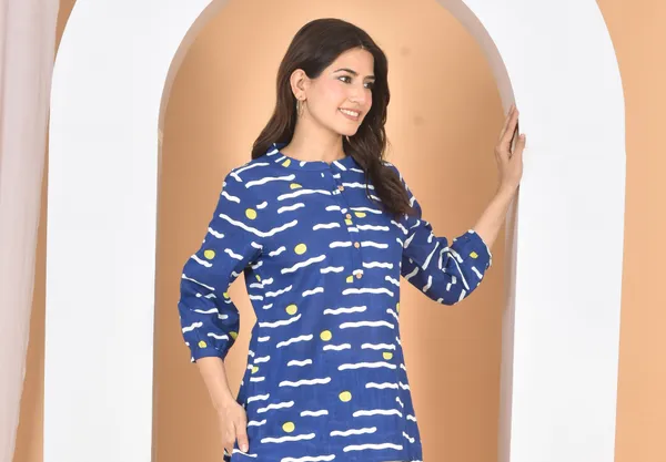 Blue_Printed_Solid_Regular_Fit_Top_For_Women