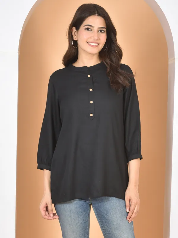 Black_Plain_Solid_Regular_Fit_Top_For_Women