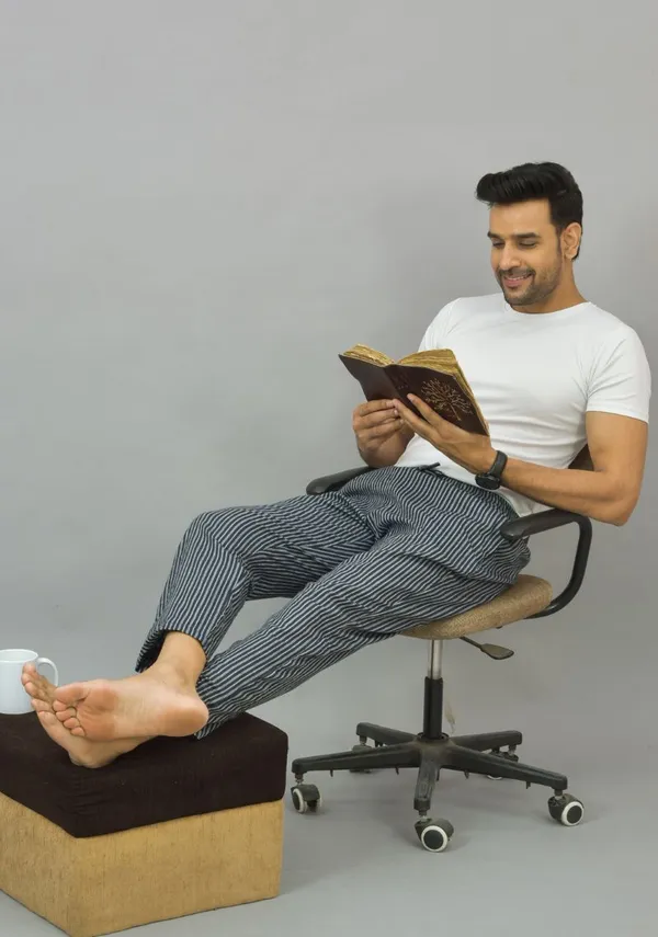 White_&_Navy_Blue_Cotton_Stripe_Premium_&_Elegant_Handloom_Pant_For_Men