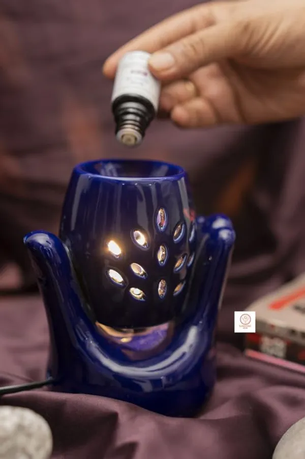 Blue_Ceramic_Hand_Design_Aroma_Electric_Diffuser_Burner_With_10Ml_Sandalwood_Aroma_Oil_For_Living_Room,_Bedroom