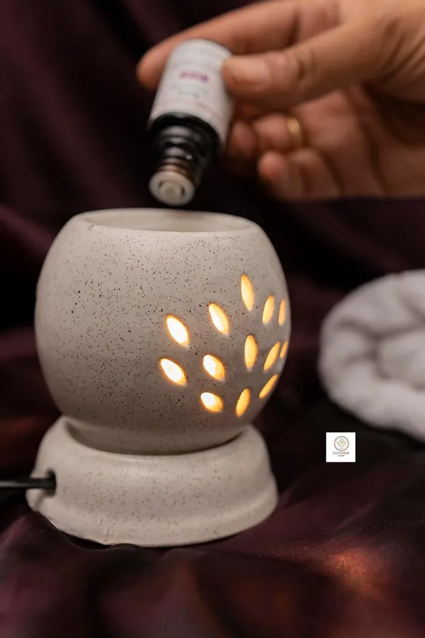 Electric_Aroma_Diffuser_With_Essential_Oil