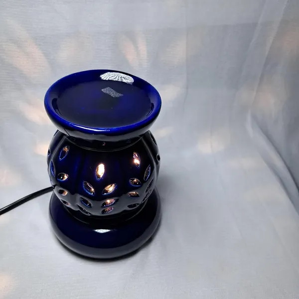 Electric_Aroma_Diffuser_With_Essential_Oil