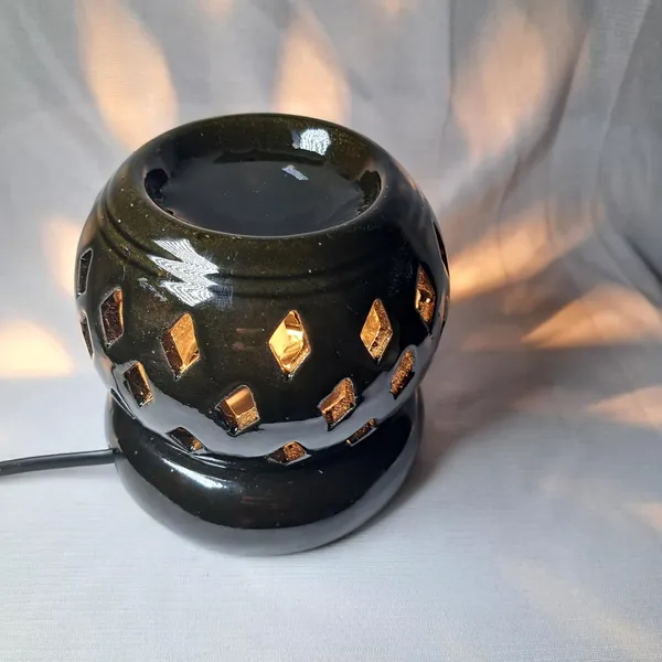 Electric_Aroma_Diffuser_With_Essential_Oil