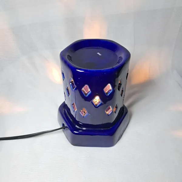 Electric_Aroma_Diffuser_With_Essential_Oil