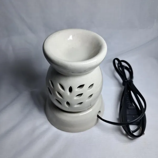 Electric_Aroma_Diffuser_With_Essential_Oil