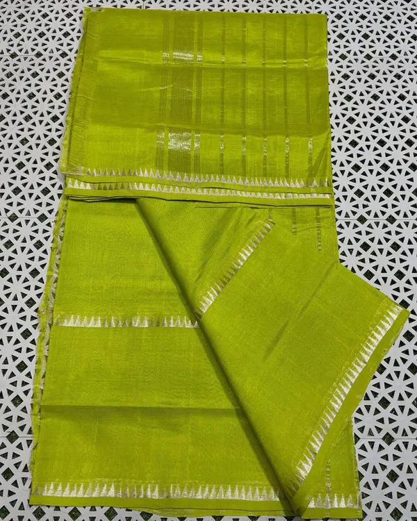 Premium_Mangalagiri_Cotton_Silk_Handloom_Saree_with_Temple_Border_()100225_Parrot_Green