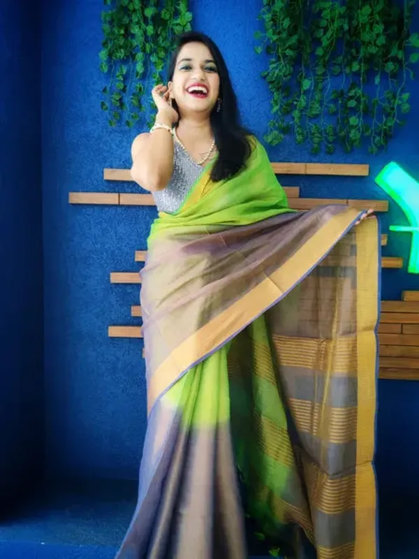 Authentic_GoldLawn_Green_&_Grey_Bhagalpuri_Handloom_Tissue_Linen_Two_Dye_Saree