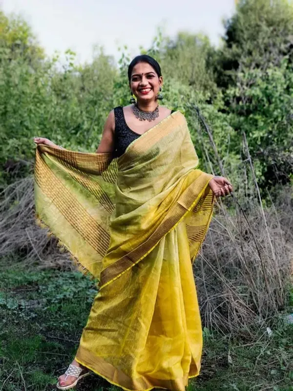 Authentic_GoldMoss_Green_&_Yellow_Bhagalpuri_Handloom_Tissue_Linen_Two_Dye_Saree
