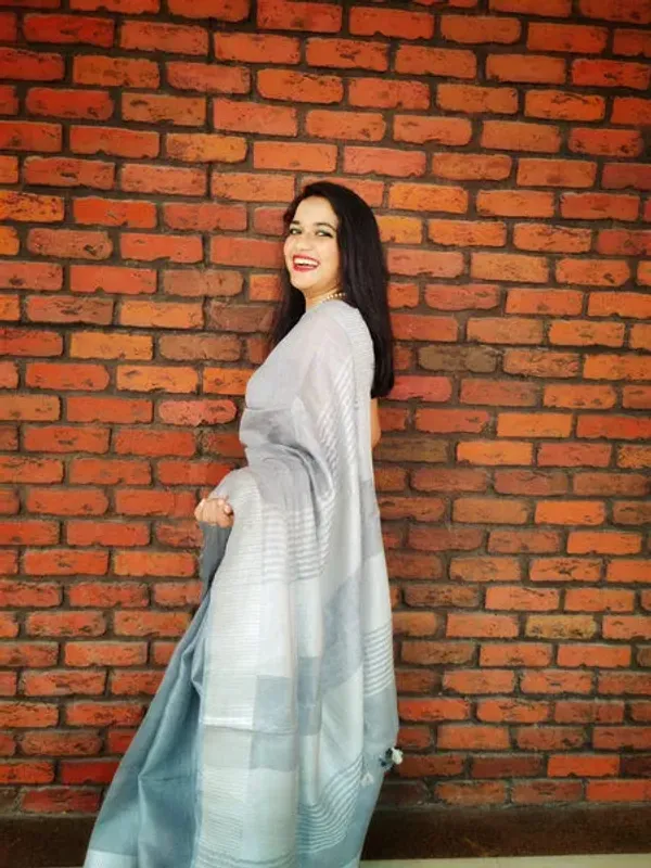 Authentic_Light_Grey_&_Light_Turquoise_Bhagalpuri_Handloom_Tissue_Linen_Two_Dye_Saree