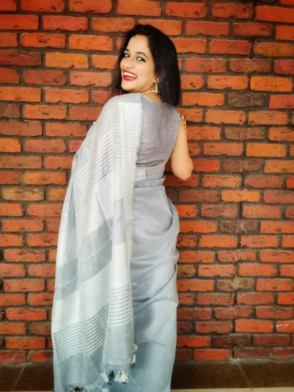 Authentic_Light_Grey_&_Light_Turquoise_Bhagalpuri_Handloom_Tissue_Linen_Two_Dye_Saree