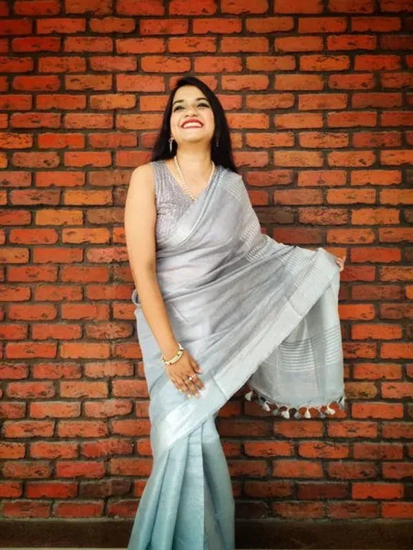 Authentic_Light_Grey_&_Light_Turquoise_Bhagalpuri_Handloom_Tissue_Linen_Two_Dye_Saree