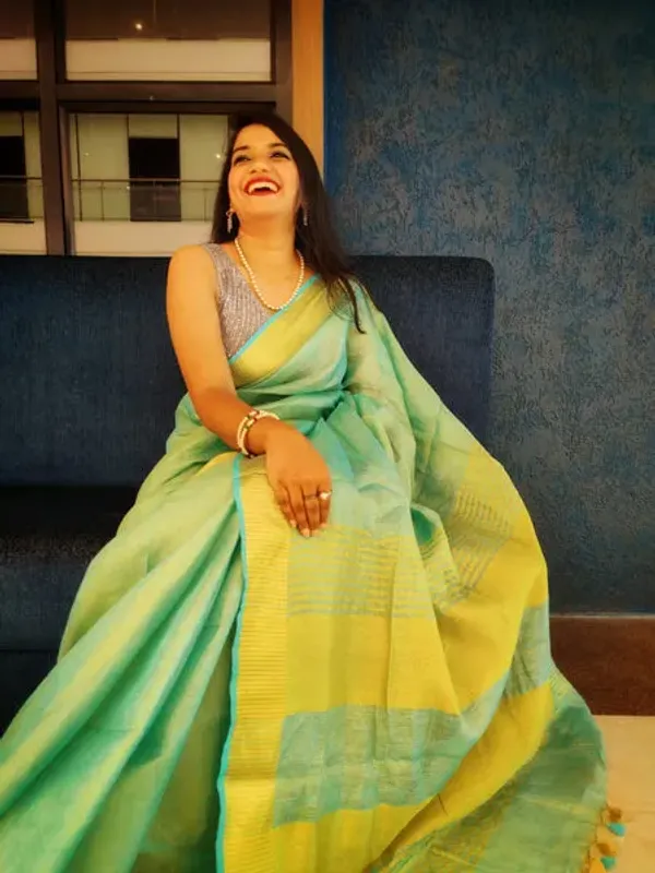 Authentic_GoldTurquoise_Tissue_Linen_Handloom_Bhagapuri_Saree_with_Running_Blouse_Piece