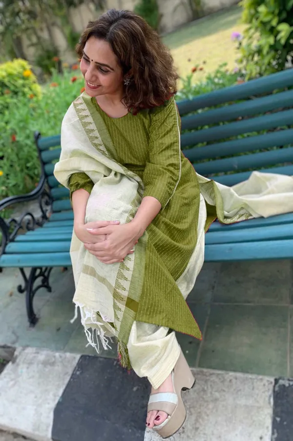 Premium_Olive_Green_Katan_Ghicha_Silk_Handloom_Striped_Salwar_Suit_Set_Fabric_with_Linen_Blend_Bottom_and_Temple_Dupatta