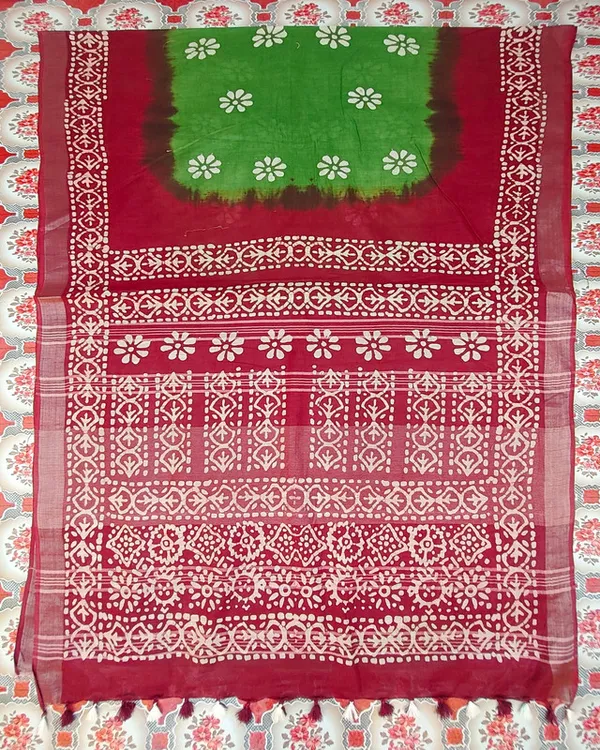Authentic_Linen_Cotton_Blend_Handloom_Tie-Dye_Batik_Print_Saree_with_Blouse_Piece_(SLBR_Lawn_Green_&_Lawaiie_Maroon)