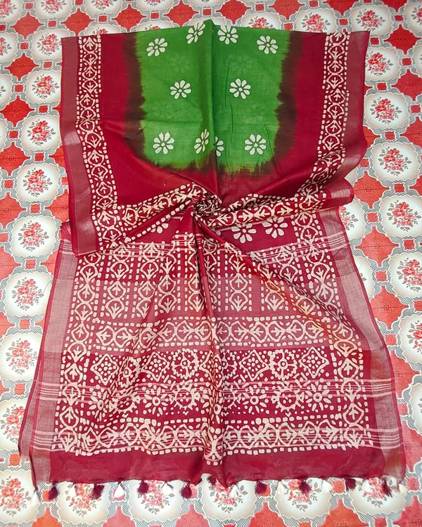 Authentic_Linen_Cotton_Blend_Handloom_Tie-Dye_Batik_Print_Saree_with_Blouse_Piece_(SLBR_Lawn_Green_&_Lawaiie_Maroon)