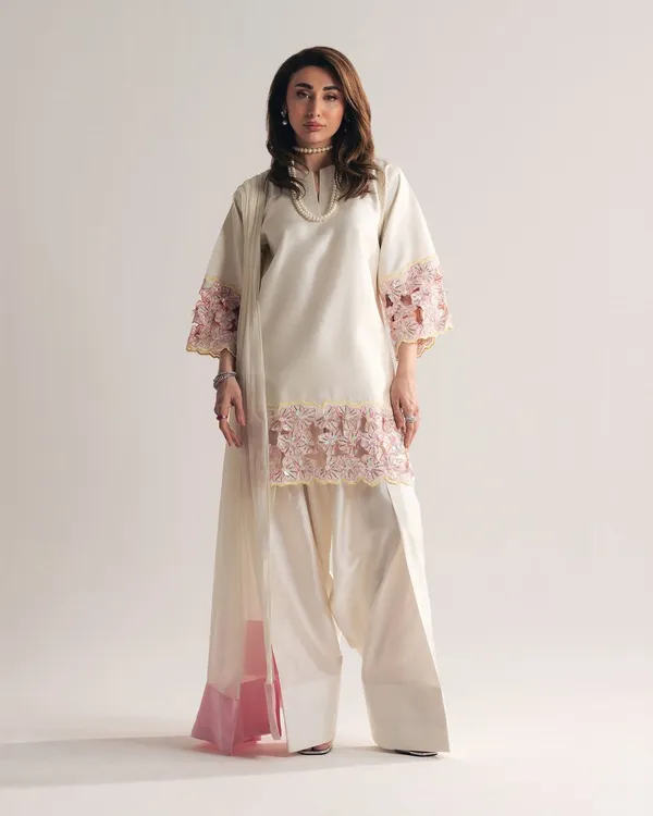 Elegant_White_Heavy_Natural_Crepe_Silk_Hand_Work_Kurta_With_Farshi_Pant_&_Dupatta_For_Women
