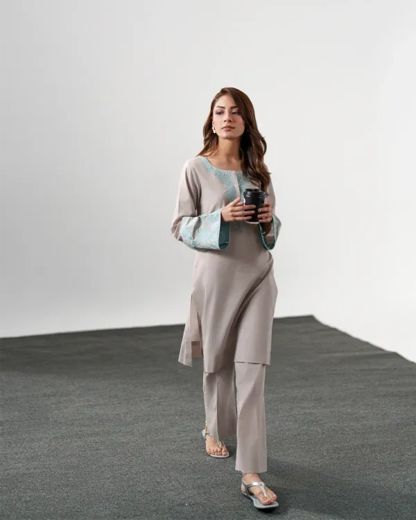 Grey_Chanderi_Silk_Designer_Party_Wear_Kurta_With_Pant_For_Women