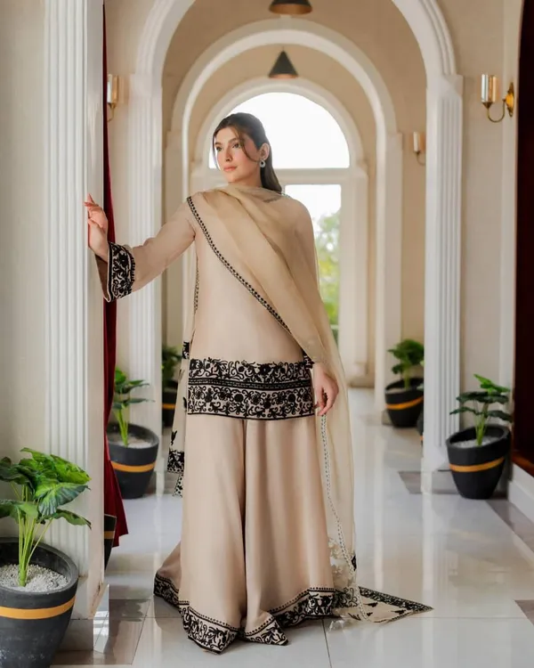 Ivory_Premium_Viscose_Rayon_Kurta_Set_For_Women