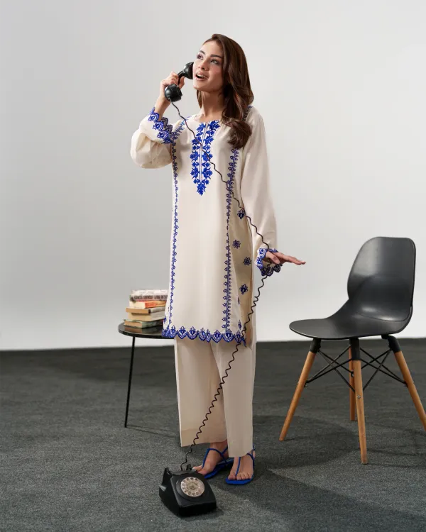 Off_White_Chanderi_Silk_Blue_Floral_Embroidery_Kurta_With_Pant_For_Women
