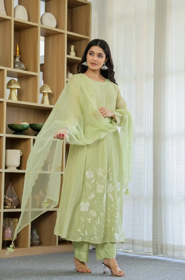 Pista_Green_Chanderi_Silk_Floral_Embroidered_Kurta_Pant_Set_With_Organza_Dupatta_For_Women