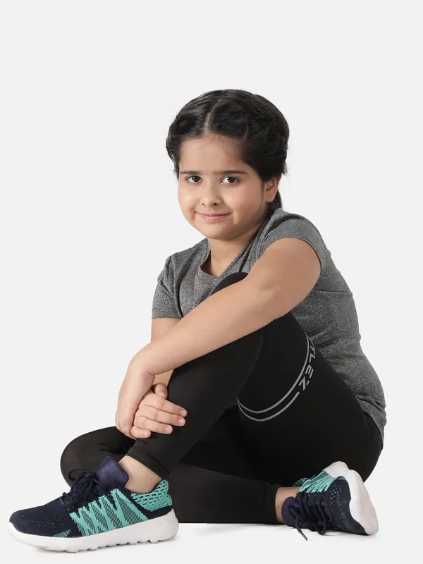 Dark_Grey_Polyester_Sleeve_Melange_Training_T_Shirt_For_Girls