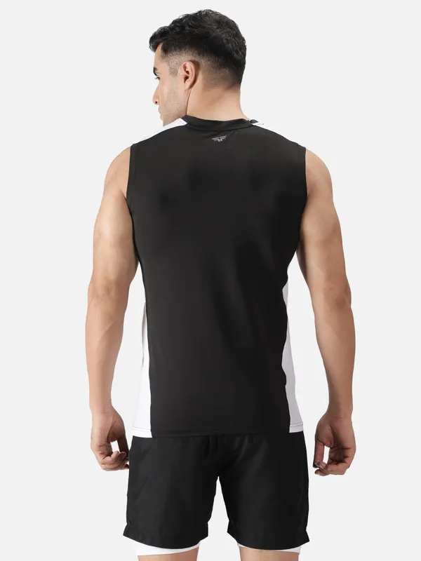 Black_Polyester_Sleeveless_Active_Tanktop_For_Men