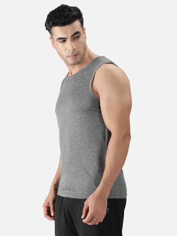 Dark_Grey_Polyester_Sleeveless_Melange_Tanktop_For_Men