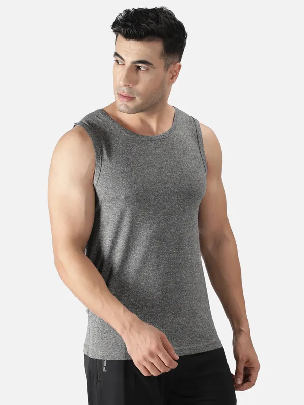 Dark_Grey_Polyester_Sleeveless_Melange_Tanktop_For_Men