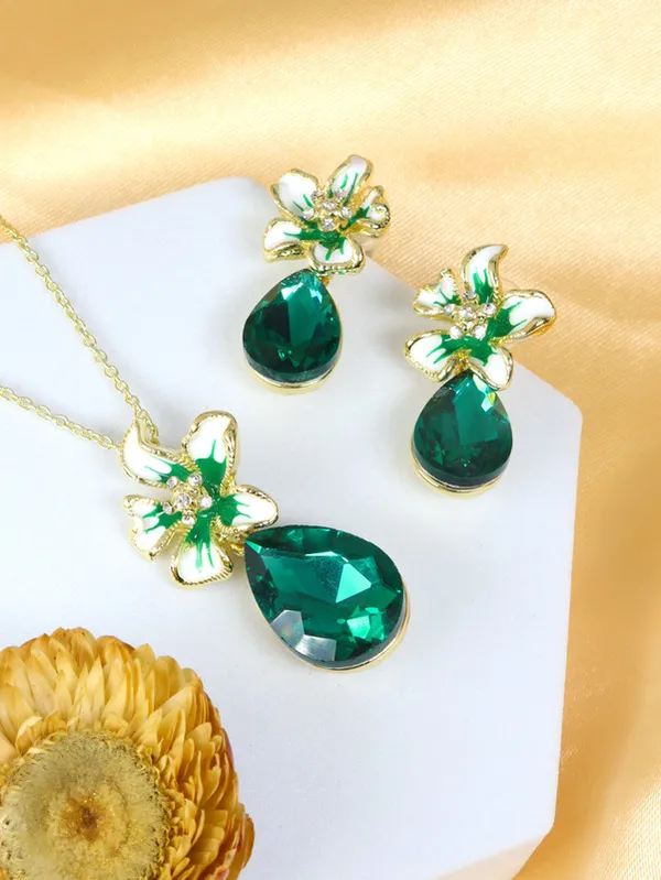 Multicolor_Stainless_Steel_18-Carat_Gold_Polish_Emerald_Bloom_Pendant_Set_For_Women
