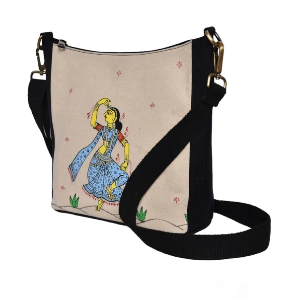 Black_Recycled_Canvas_Premium_&_Elegant_Handbag_For_Women
